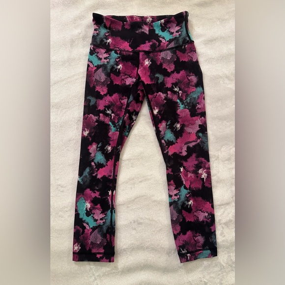 lululemon athletica Pants - Lululemon size 2 pink capri leggings. Excellent condition